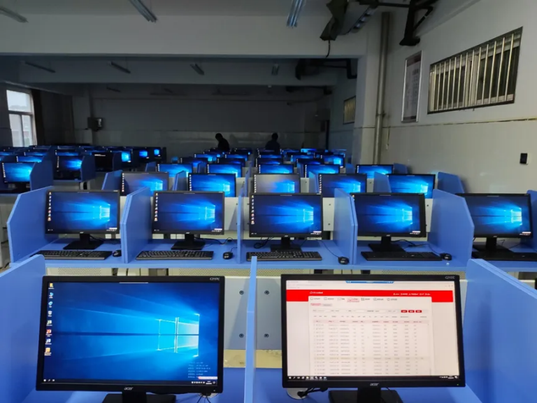 鹤壁职业技术学院－学生机房